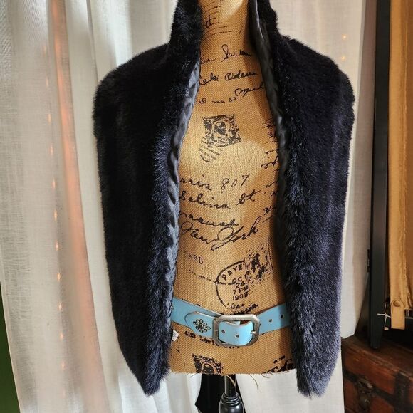 Banana Republic Accessories - Banana Republic Black Quilted And Furry Shawl